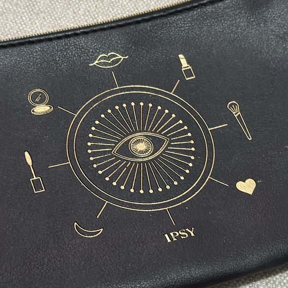 FREE WITH $25 PURCHASE-Ipsy makeup Bag-Black/Gold “You’re Magic” Logo - Picture 4 of 8